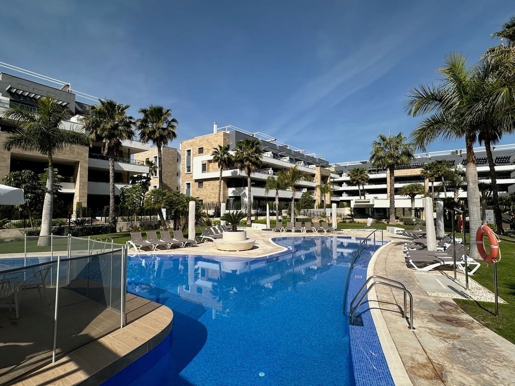 2 makuuhuone Huoneisto myytävänä paikassa Playa Flamenca mukana uima-altaan 
autotalli - 385 000 € (Ref: 9805800)