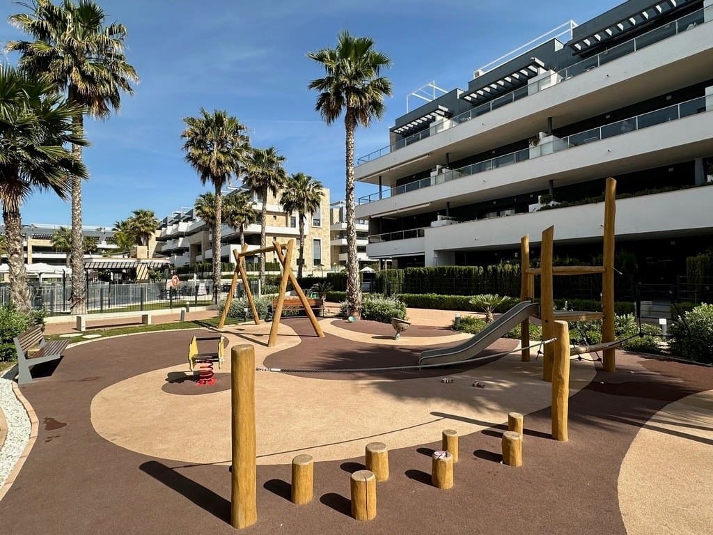 2 makuuhuone Huoneisto myytävänä paikassa Playa Flamenca mukana uima-altaan 
autotalli - 385 000 € (Ref: 9805800)