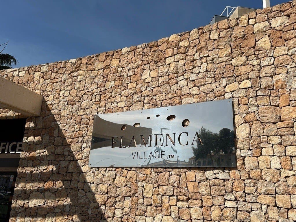 2 makuuhuone Huoneisto myytävänä paikassa Playa Flamenca mukana uima-altaan 
autotalli - 385 000 € (Ref: 9805800)