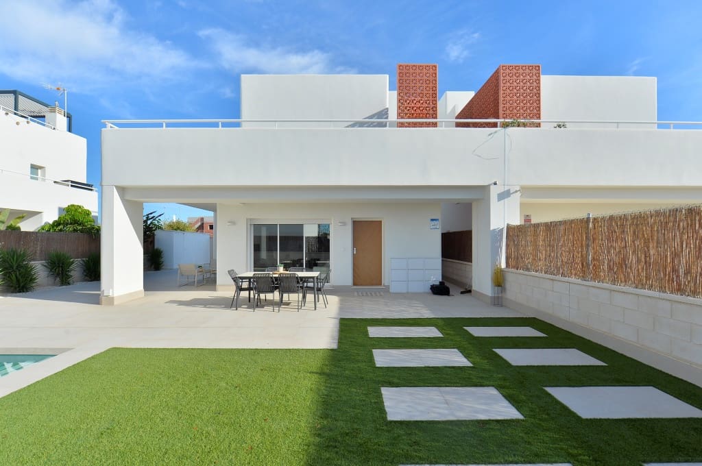 3 bedroom Semi-detached Villa for sale in Pilar de la Horadada with pool garage - € 528,000 (Ref: 9838191)