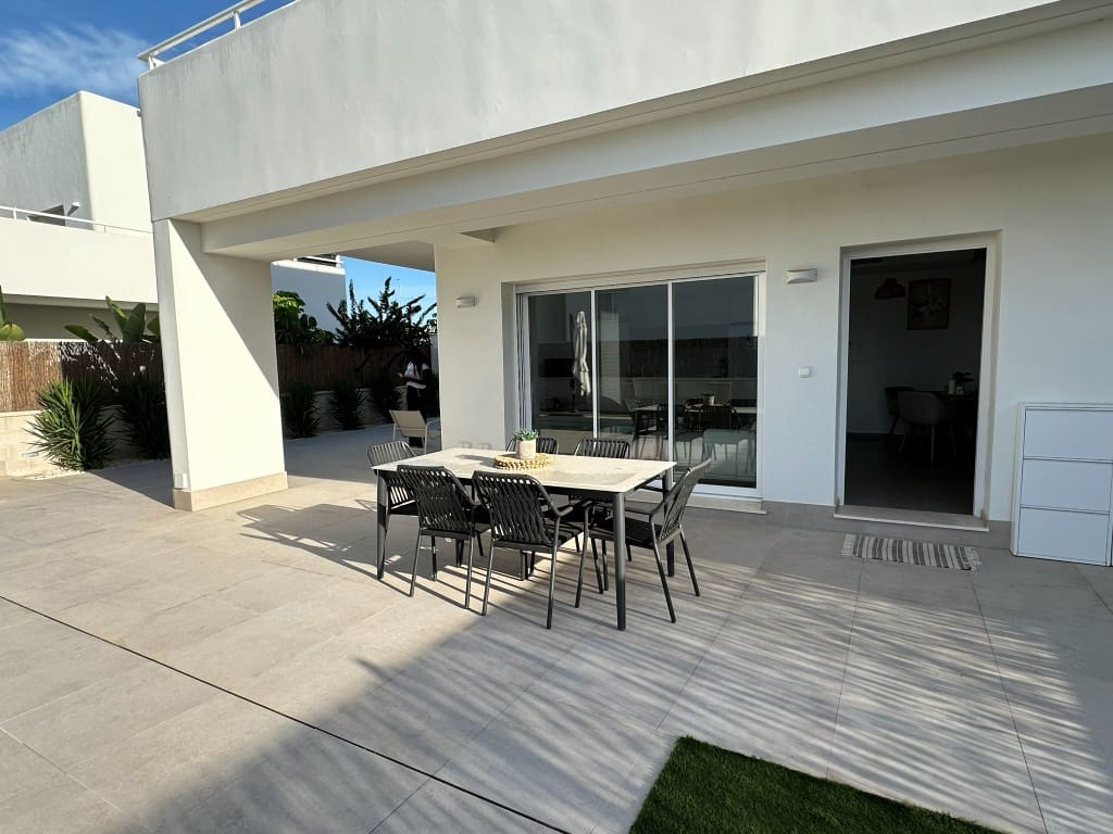 3 bedroom Semi-detached Villa for sale in Pilar de la Horadada with pool garage - € 528,000 (Ref: 9838191)