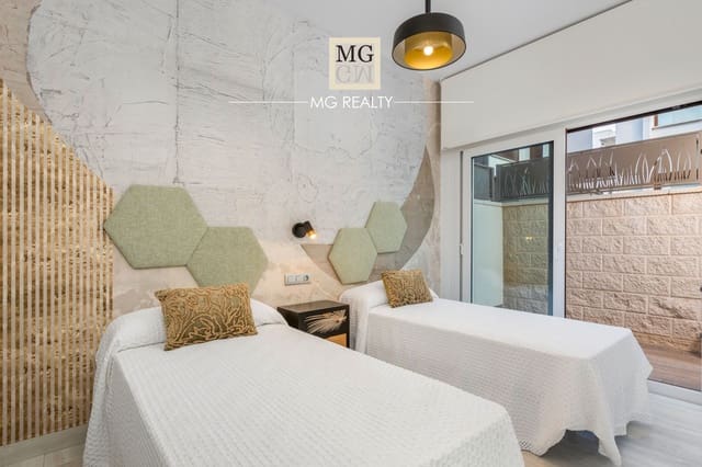 Chalet de 3 habitaciones en Los Montesinos en venta con piscina garaje - 485.000 € (Ref: 9917605)