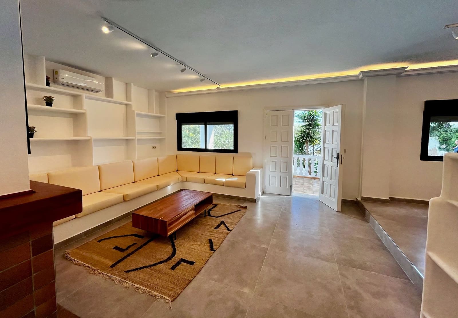 3 bedroom Townhouse for rent in San Jose / Sant Josep de Sa Talaia with pool garage - € 6,000 (Ref: 9603563)