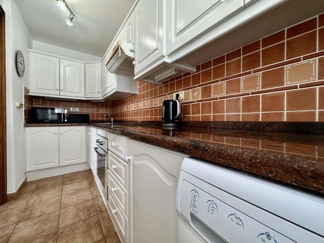 2 slaapkamer Appartement te koop in Golf del Sur, San Miguel de Abona met zwembad - € 259.000 (Ref: 9727577)