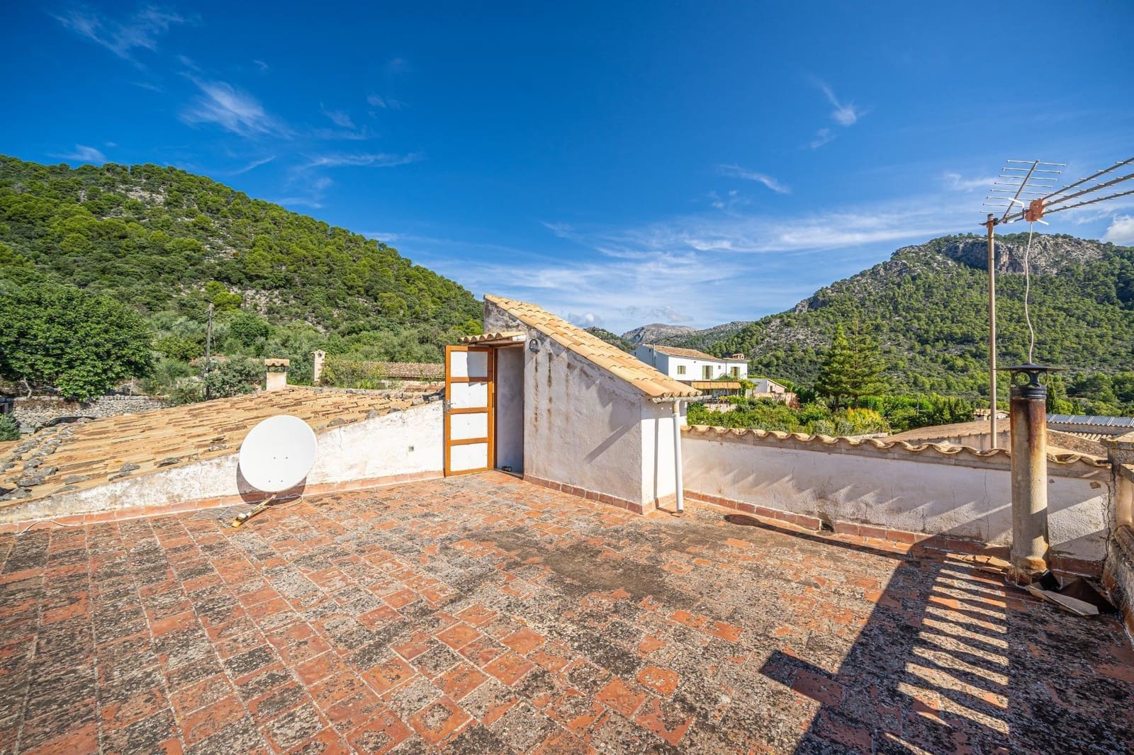 4 bedroom Villa for sale in Binibona with garage - € 780,000 (Ref: 9605316)