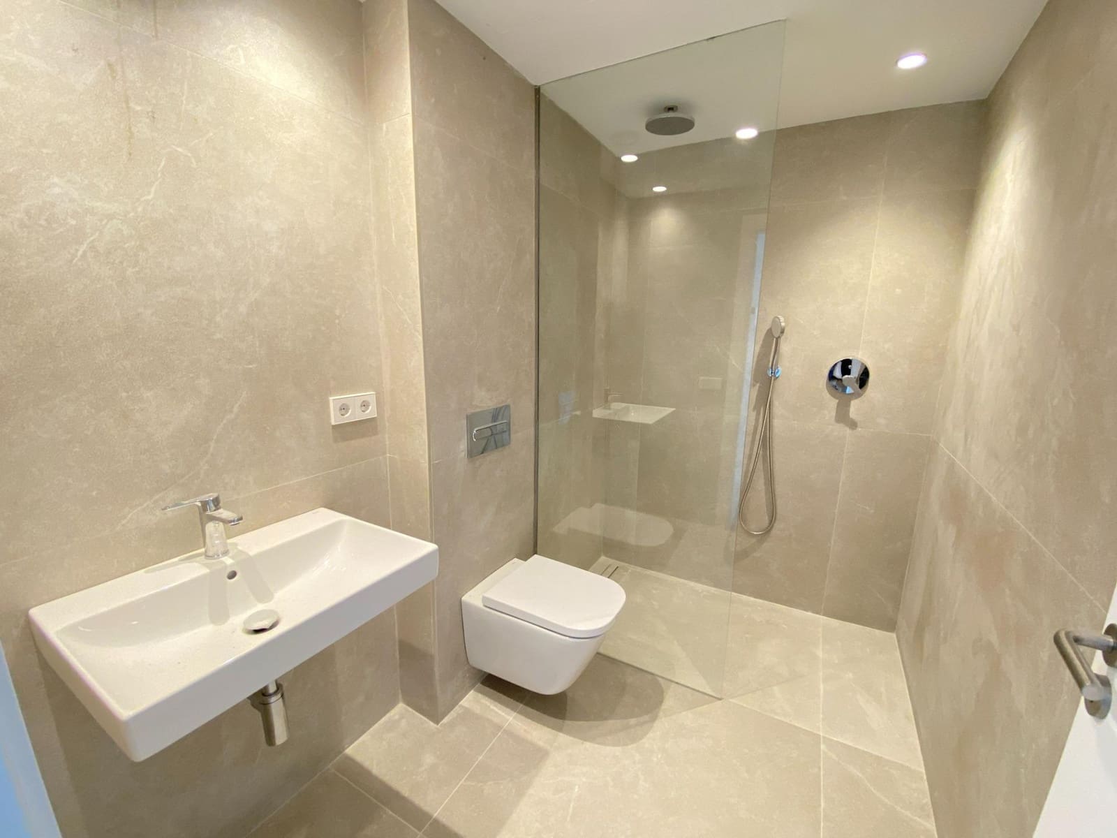 3 quarto Apartamento para venda em Genova com piscina garagem - 950 000 € (Ref: 9605318)