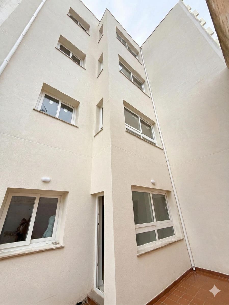 4 bedroom Flat for sale in Palma de Mallorca - € 489,000 (Ref: 9615387)