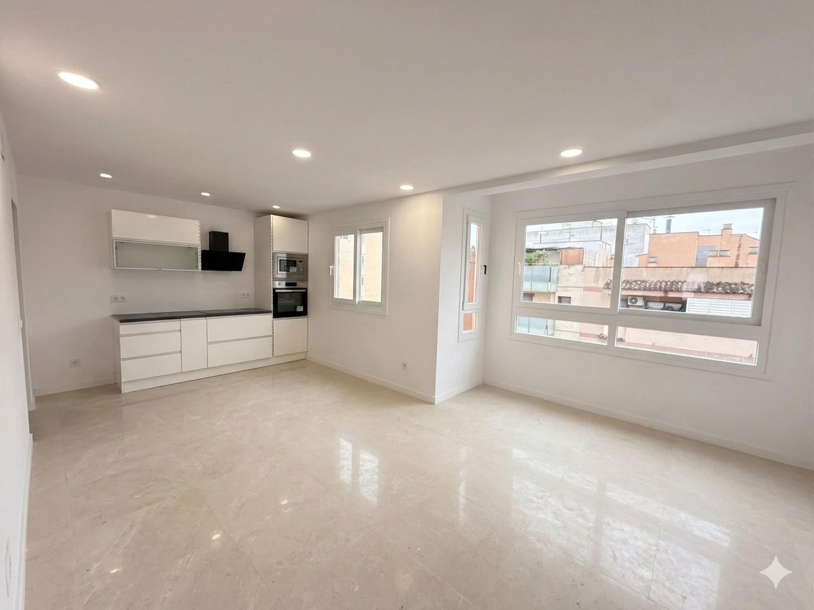 4 bedroom Flat for sale in Palma de Mallorca - € 489,000 (Ref: 9615387)