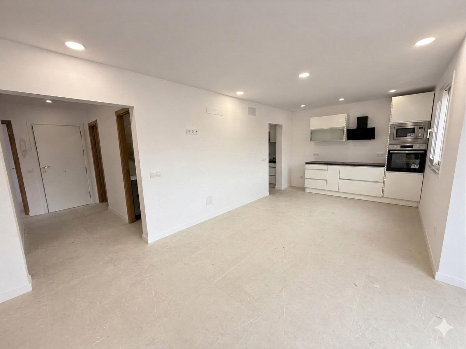 4 bedroom Flat for sale in Palma de Mallorca - € 489,000 (Ref: 9615387)