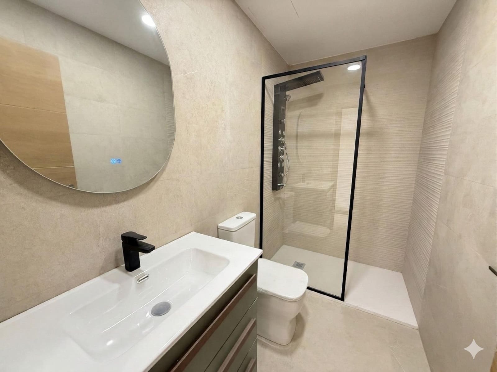 4 bedroom Flat for sale in Palma de Mallorca - € 489,000 (Ref: 9615387)