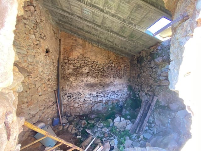 3 makuuhuone Omakotitalo myytävänä paikassa Caimari, Selva - 280 000 € (Ref: 9639477)