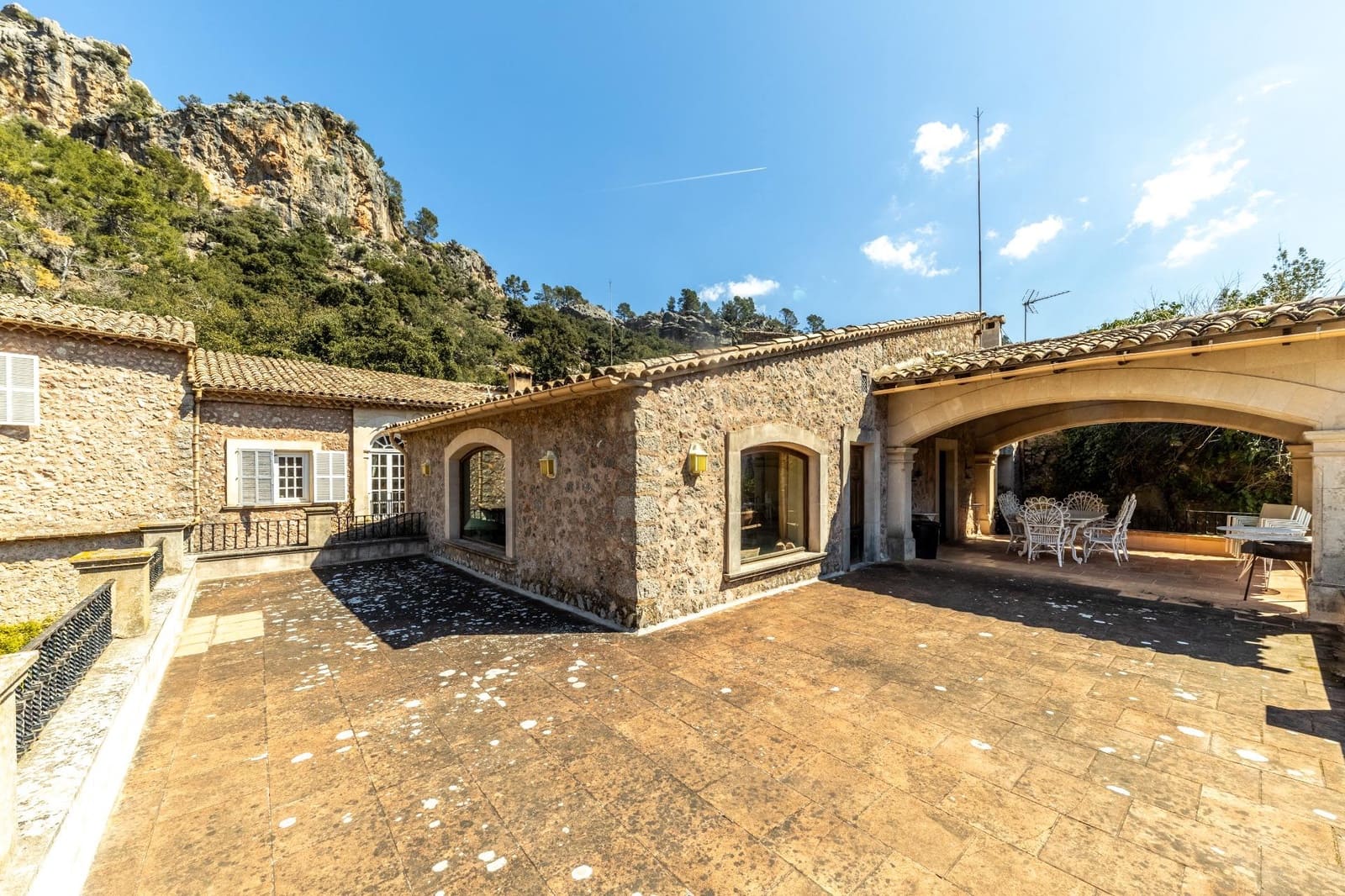 11 soveværelse Finca/Landehus til salg i Escorca med swimmingpool garage - € 6.000.000 (Ref: 9806439)