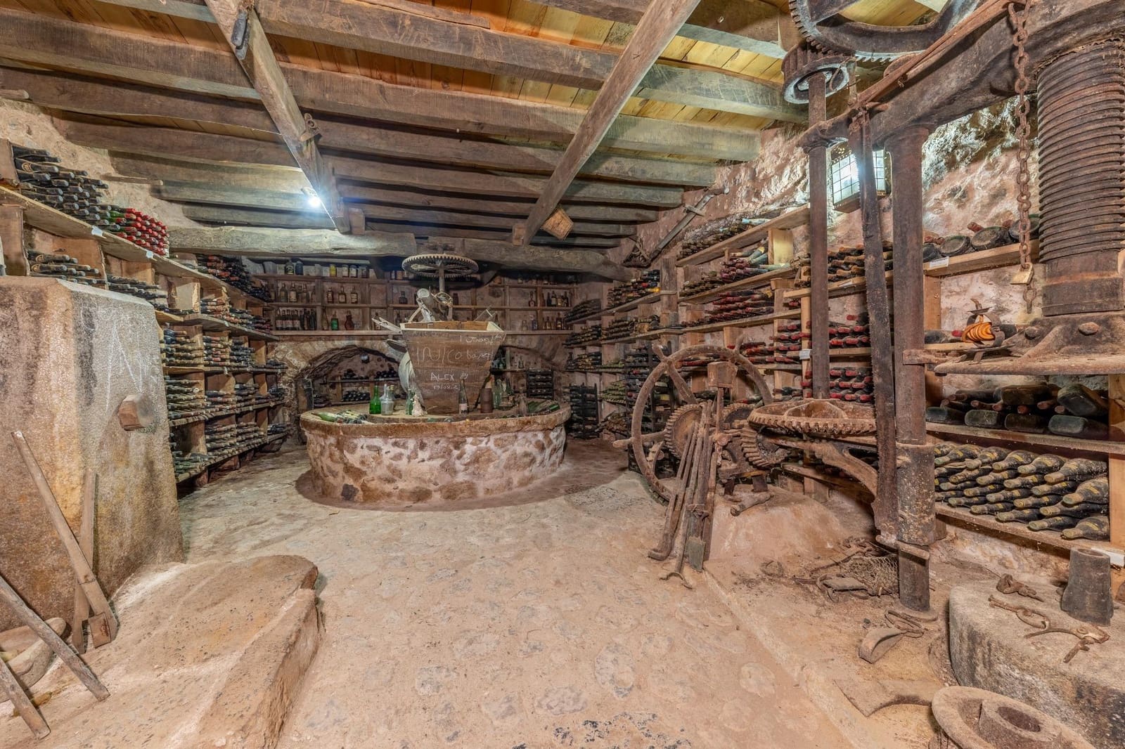 11 soveværelse Finca/Landehus til salg i Escorca med swimmingpool garage - € 6.000.000 (Ref: 9806439)