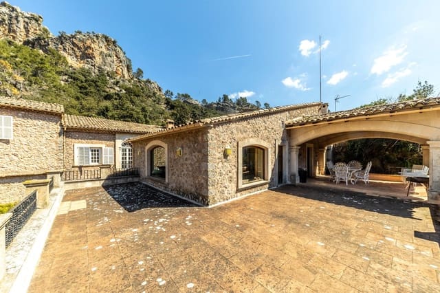 11 soveværelse Finca/Landehus til salg i Escorca med swimmingpool garage - € 6.000.000 (Ref: 9806439)