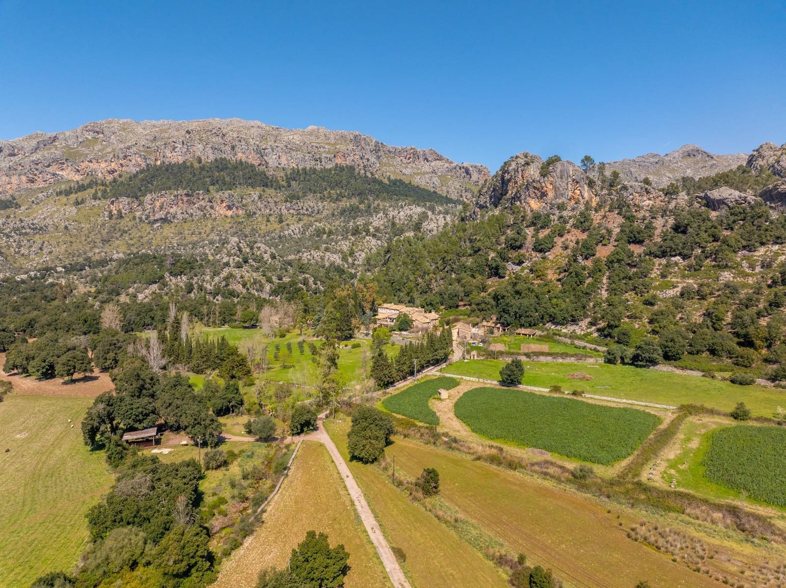 11 soveværelse Finca/Landehus til salg i Escorca med swimmingpool garage - € 6.000.000 (Ref: 9806439)