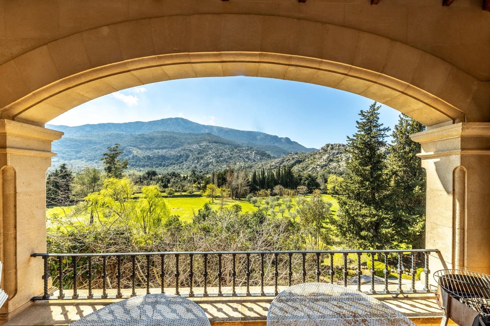 11 soveværelse Finca/Landehus til salg i Escorca med swimmingpool garage - € 6.000.000 (Ref: 9806439)