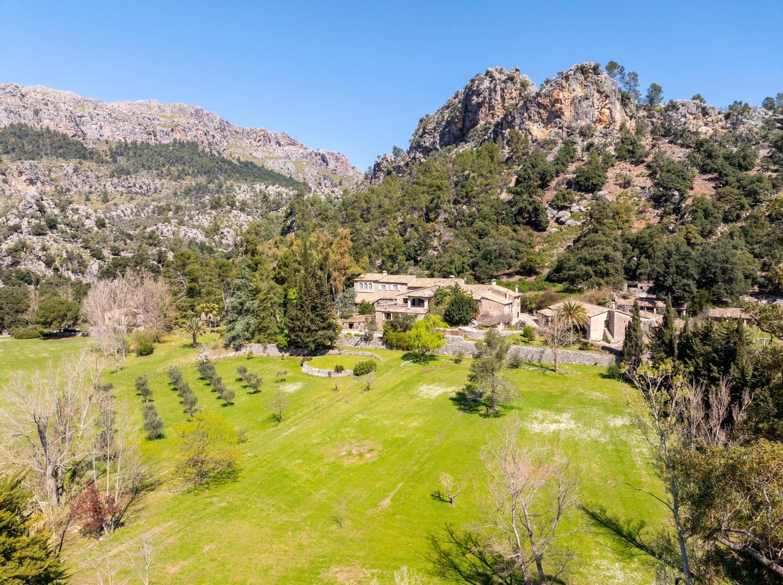 11 soveværelse Finca/Landehus til salg i Escorca med swimmingpool garage - € 6.000.000 (Ref: 9806439)