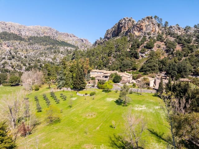 11 soveværelse Finca/Landehus til salg i Escorca med swimmingpool garage - € 6.000.000 (Ref: 9806439)