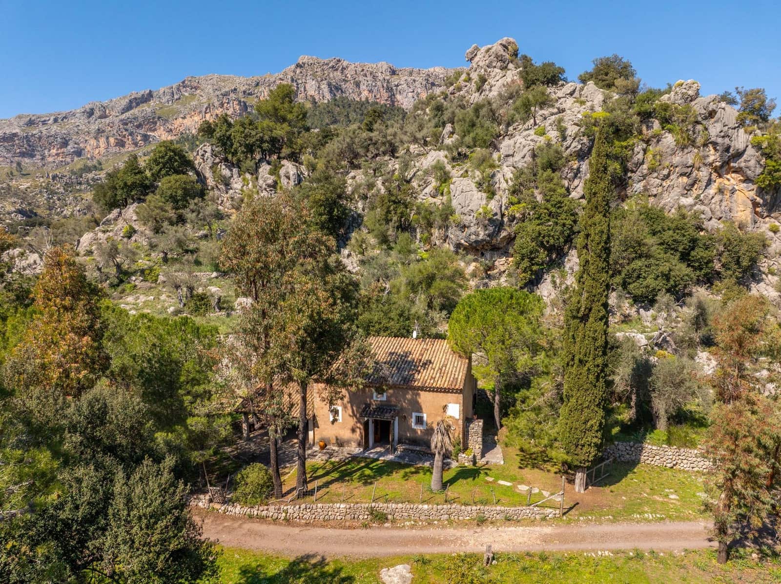 11 soveværelse Finca/Landehus til salg i Escorca med swimmingpool garage - € 6.000.000 (Ref: 9806439)