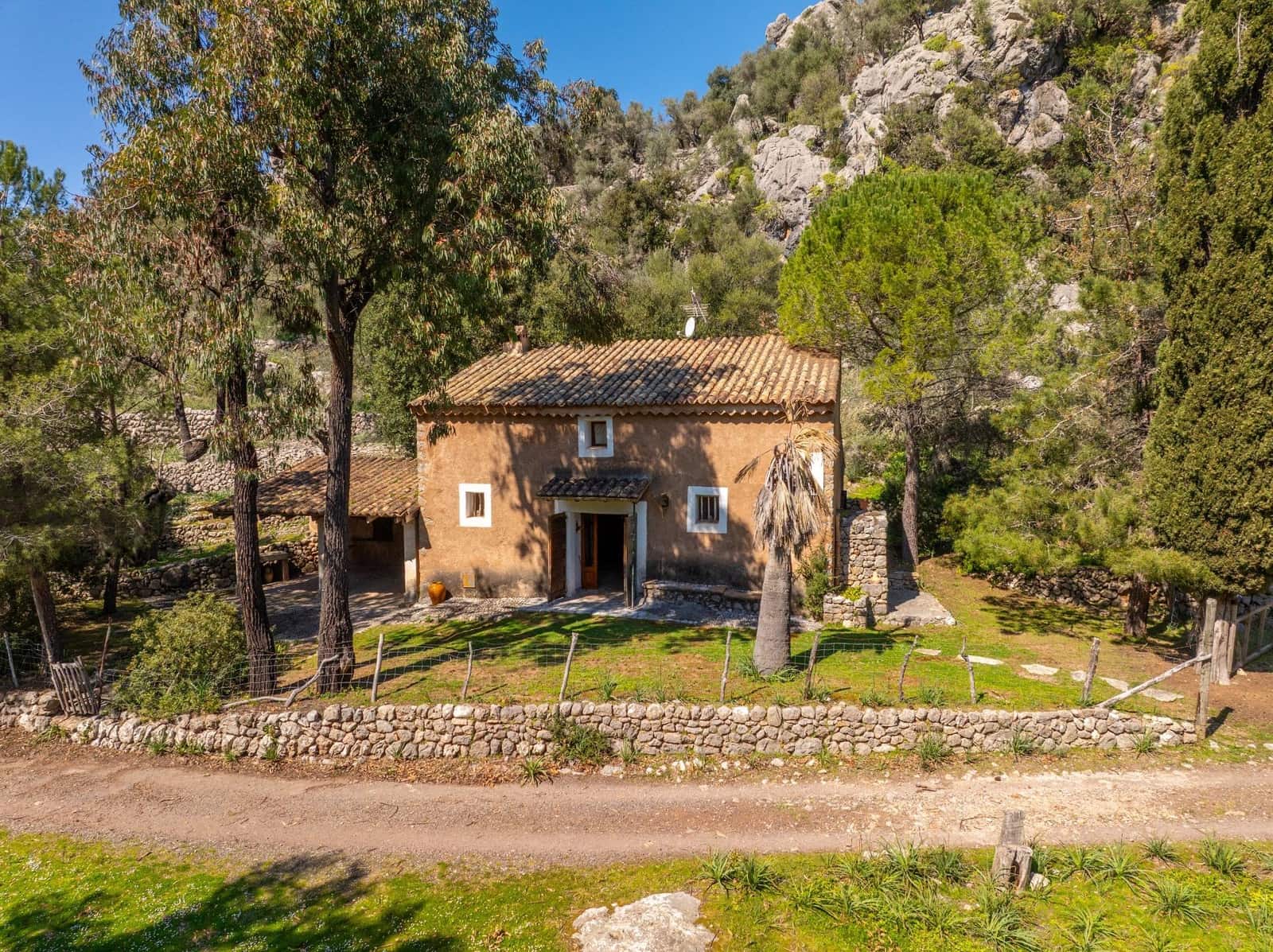 11 soveværelse Finca/Landehus til salg i Escorca med swimmingpool garage - € 6.000.000 (Ref: 9806439)