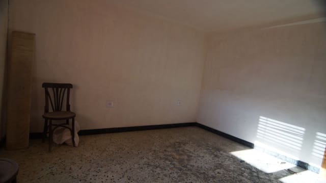 4 slaapkamer Huis te koop in L'Albi met garage - € 48.000 (Ref: 9617927)