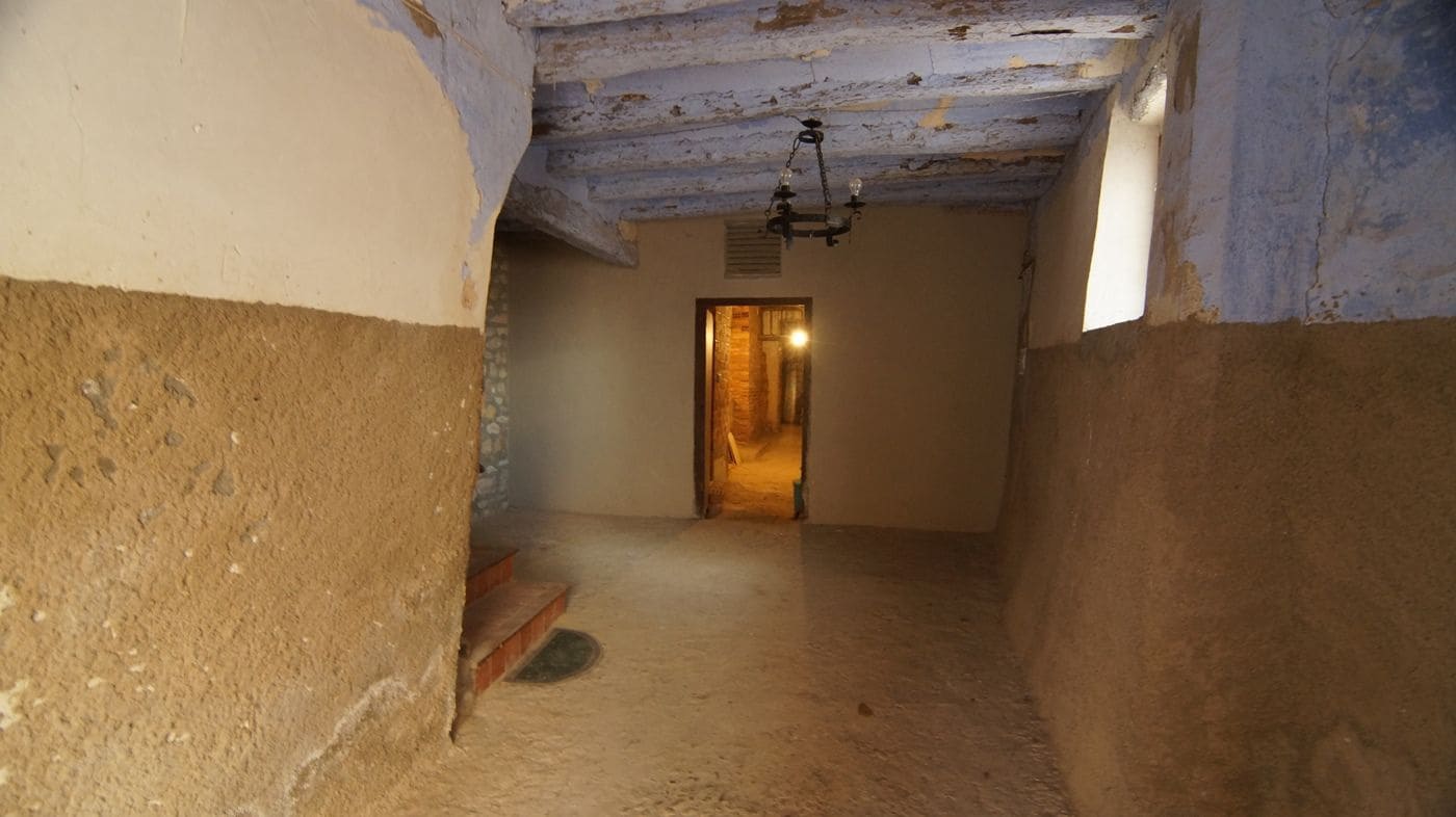 6 bedroom Townhouse for sale in Rasquera - € 80,000 (Ref: 9617944)