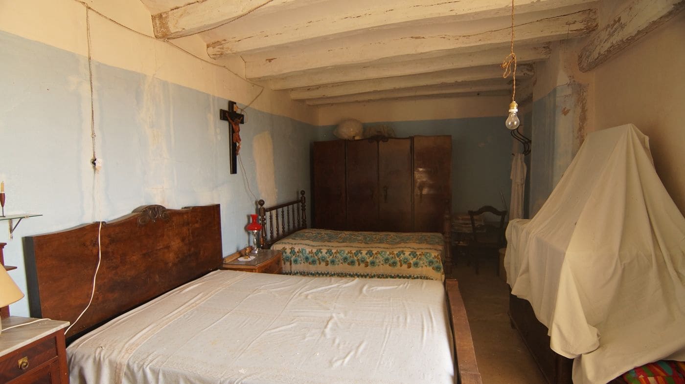 6 bedroom Townhouse for sale in Rasquera - € 80,000 (Ref: 9617944)