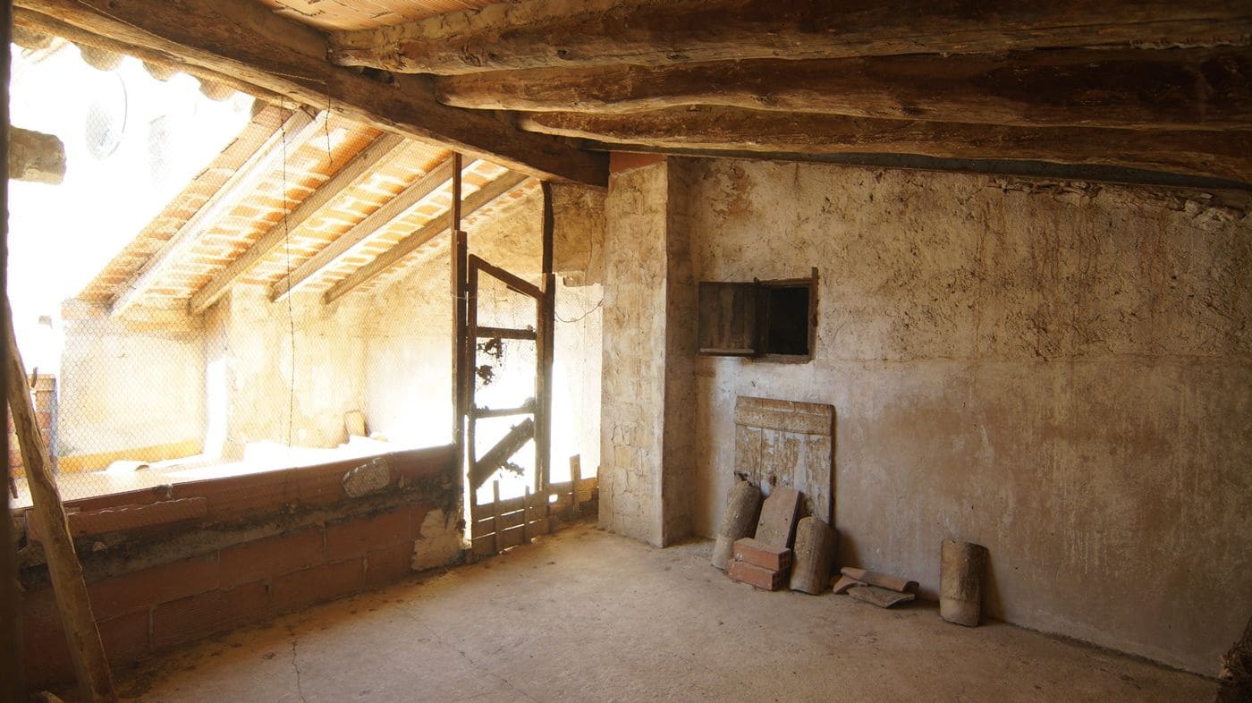 6 bedroom Townhouse for sale in Rasquera - € 80,000 (Ref: 9617944)