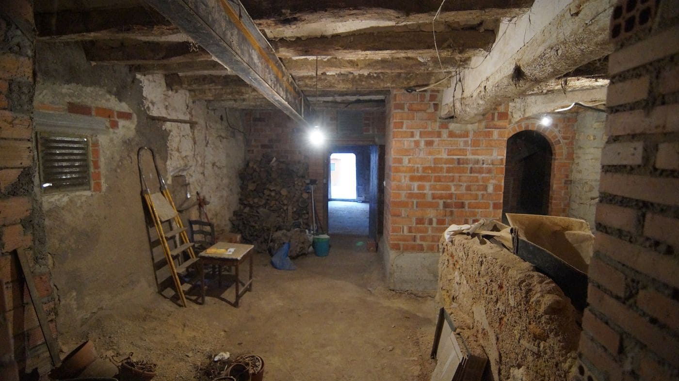 6 bedroom Townhouse for sale in Rasquera - € 80,000 (Ref: 9617944)