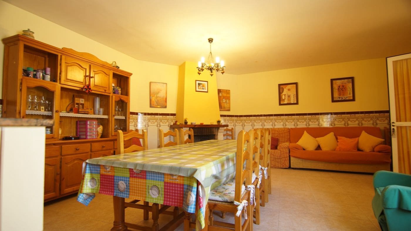 6 bedroom Finca/Country House for sale in Reus with garage - € 400,000 (Ref: 9617945)