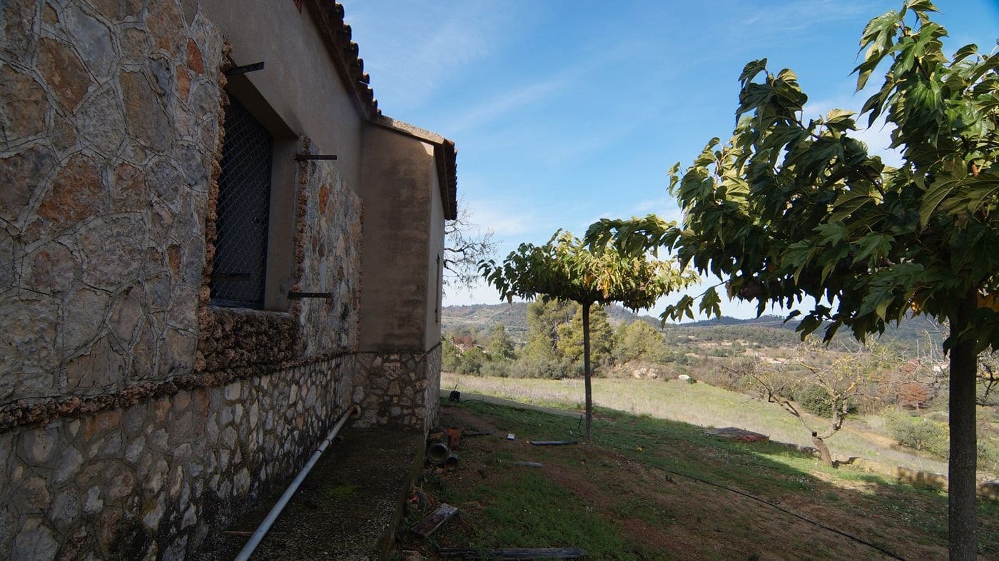 Finca/Hus på landet till salu i Falset - 140 000 € (Ref: 9617956)