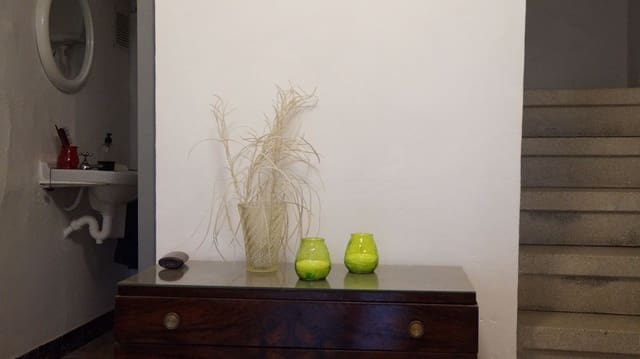 5 slaapkamer Finca/Landhuis te koop in Valls met garage - € 195.000 (Ref: 9617961)