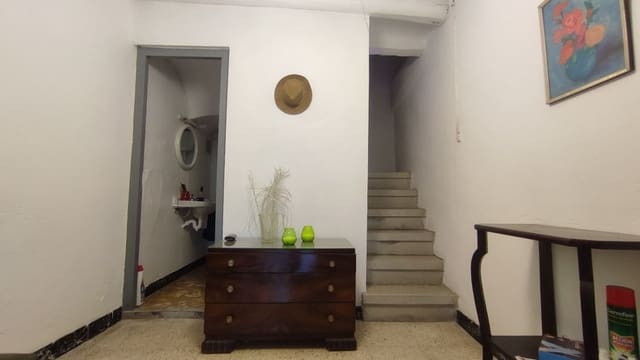 5 slaapkamer Finca/Landhuis te koop in Valls met garage - € 195.000 (Ref: 9617961)