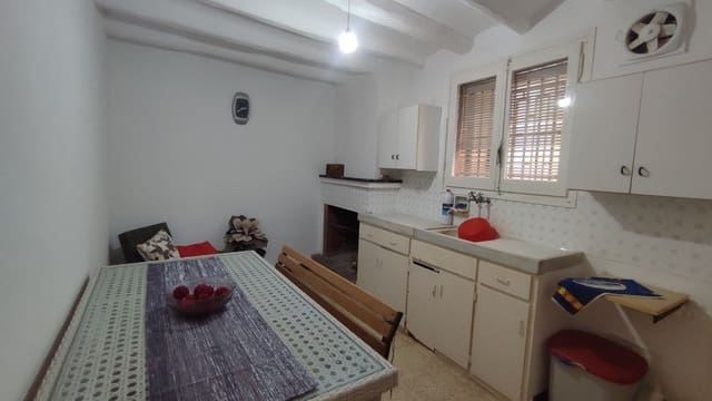 5 slaapkamer Finca/Landhuis te koop in Valls met garage - € 195.000 (Ref: 9617961)