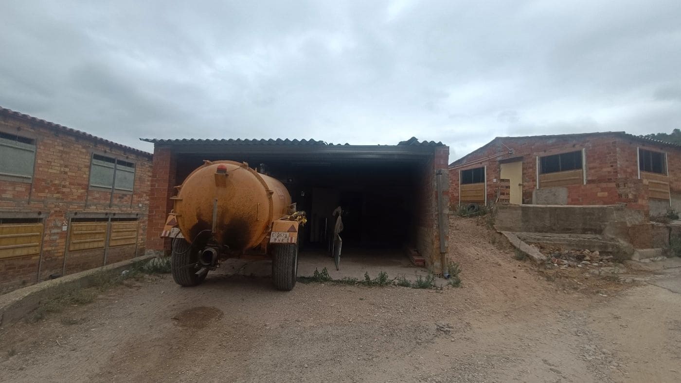 Commercial for sale in Tivissa - € 350,000 (Ref: 9617967)