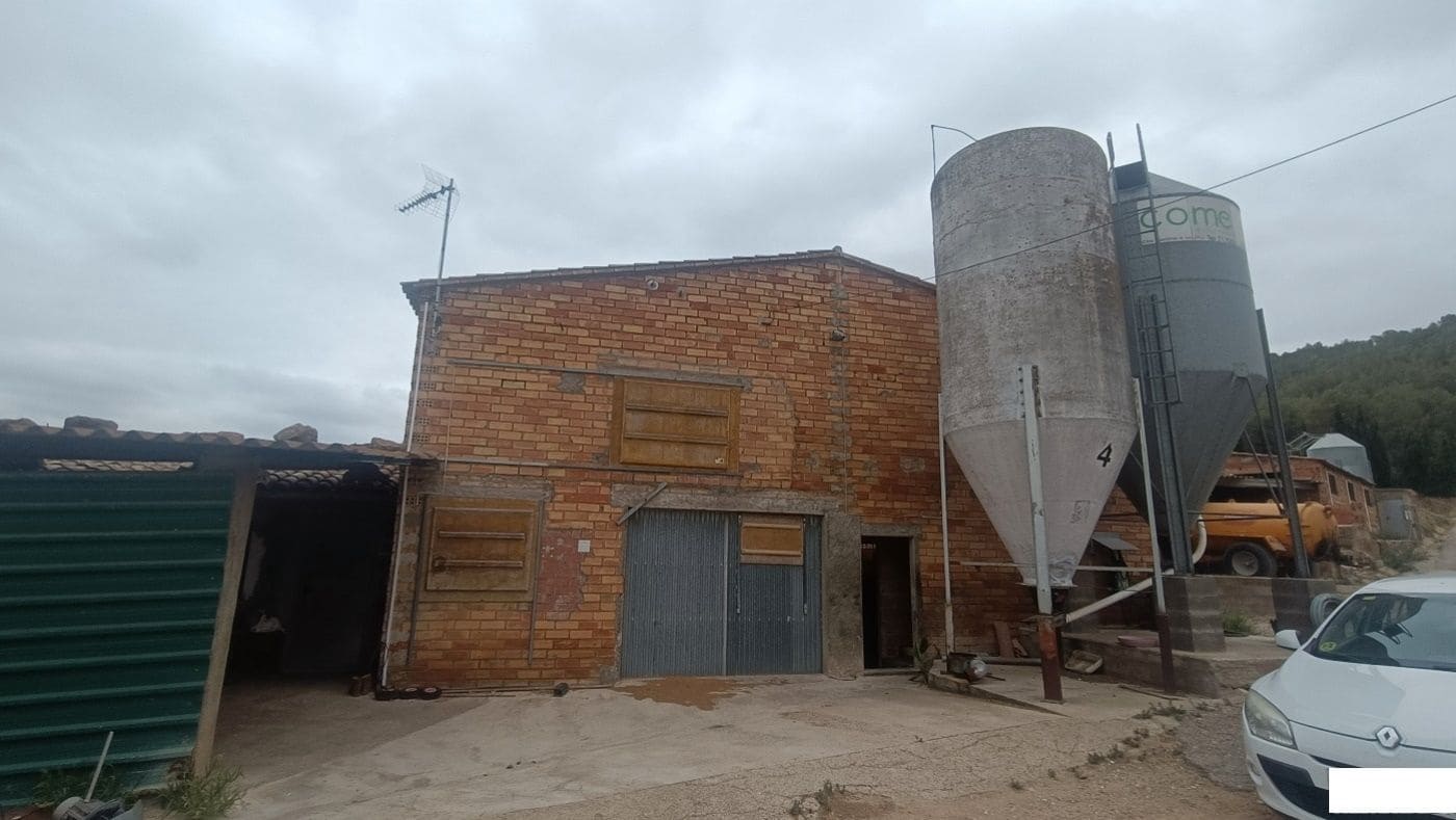 Commercial for sale in Tivissa - € 350,000 (Ref: 9617967)