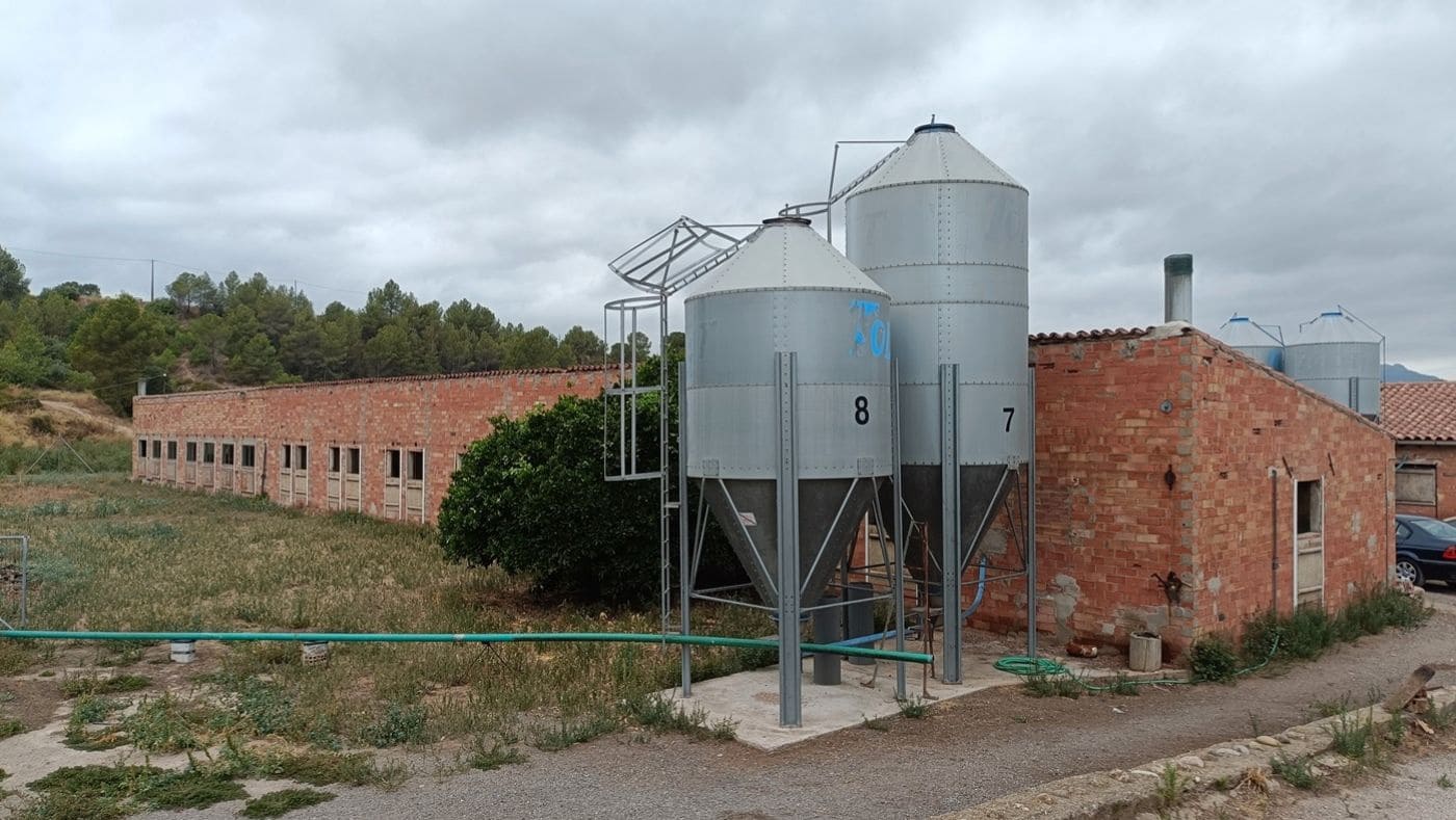 Commercial for sale in Tivissa - € 350,000 (Ref: 9617967)