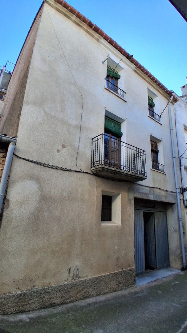 5 bedroom Townhouse for sale in Rasquera with garage - € 60,000 (Ref: 9663366)