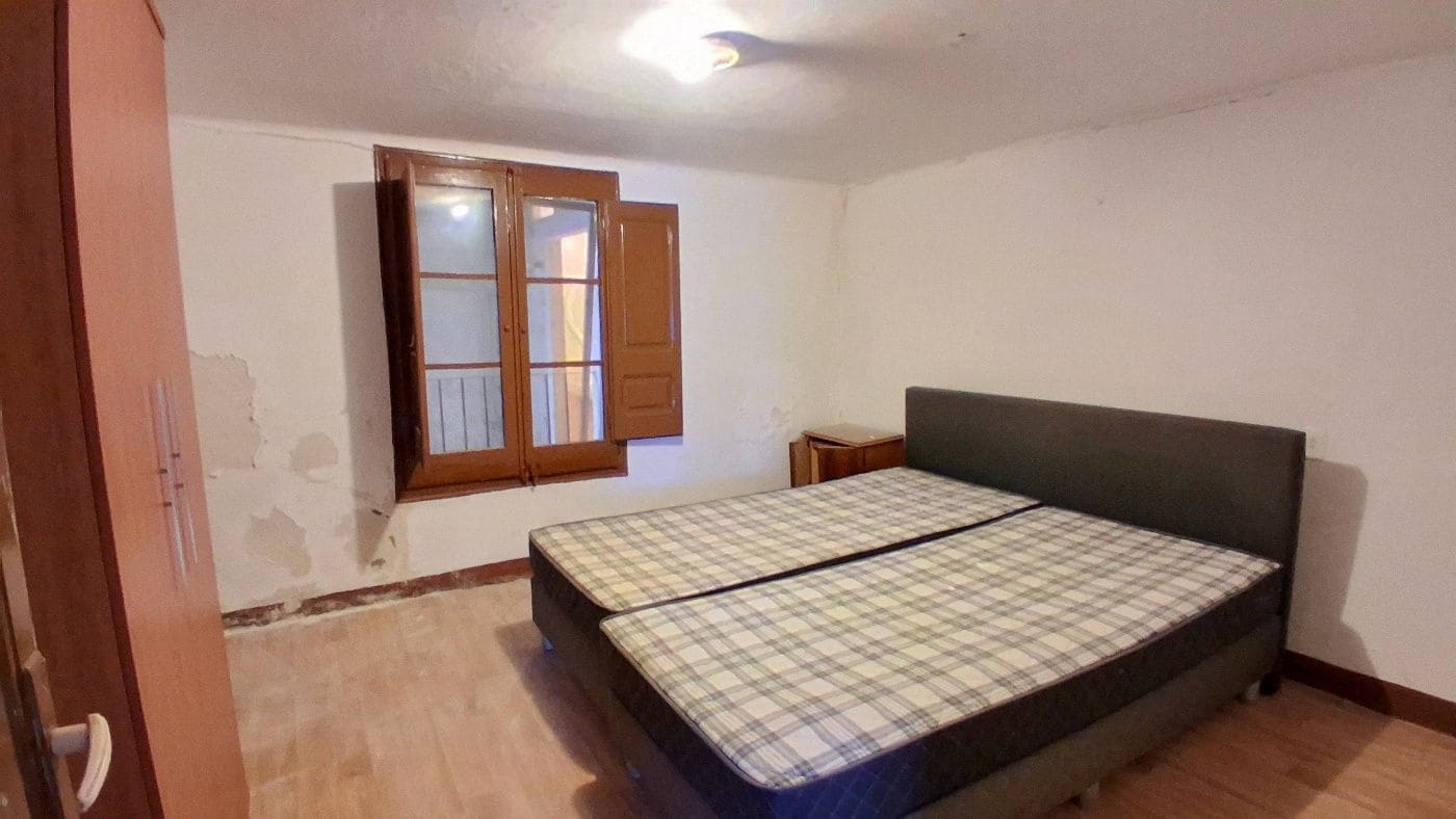 5 bedroom Townhouse for sale in Rasquera with garage - € 60,000 (Ref: 9663366)