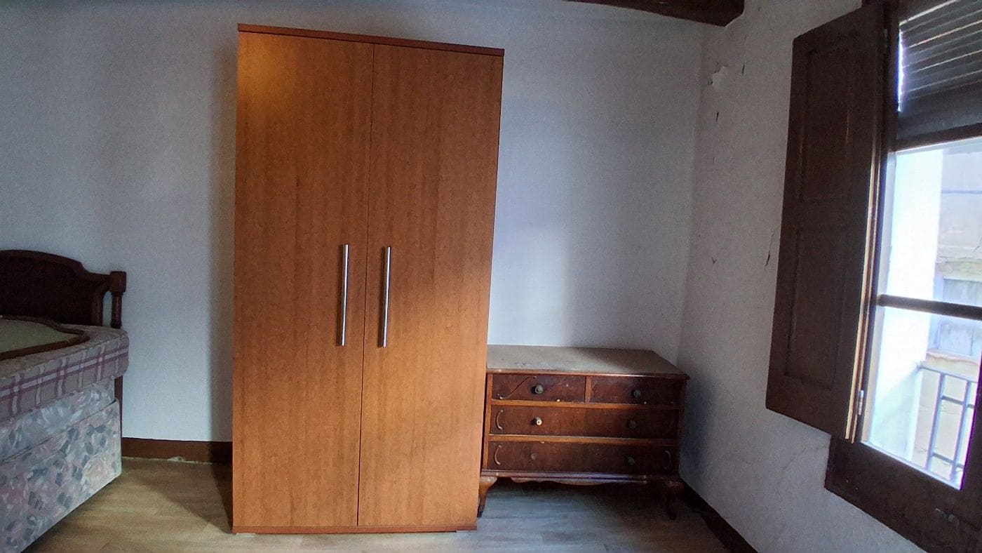 5 bedroom Townhouse for sale in Rasquera with garage - € 60,000 (Ref: 9663366)