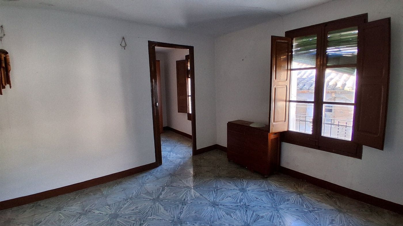 5 bedroom Townhouse for sale in Rasquera with garage - € 60,000 (Ref: 9663366)