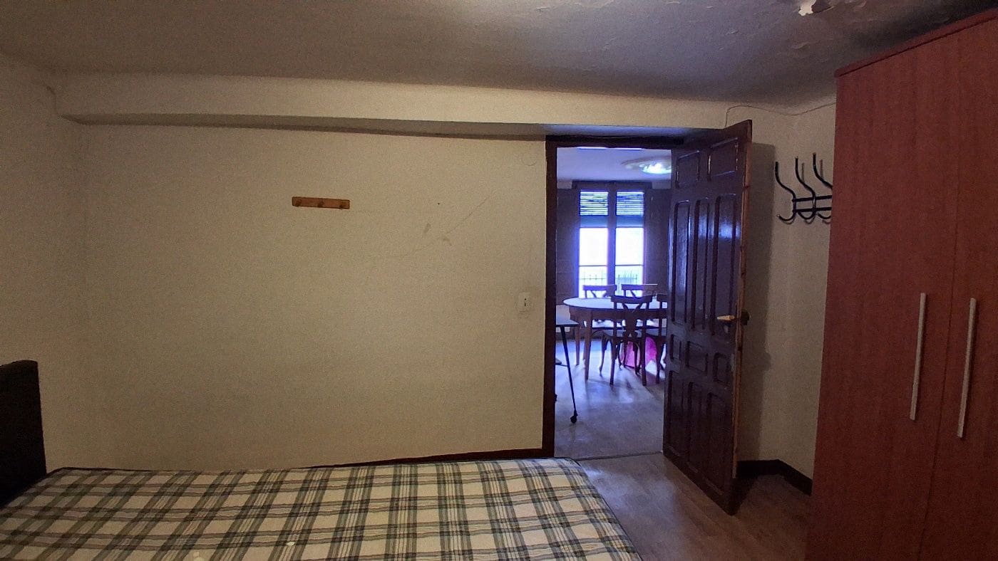 5 bedroom Townhouse for sale in Rasquera with garage - € 60,000 (Ref: 9663366)