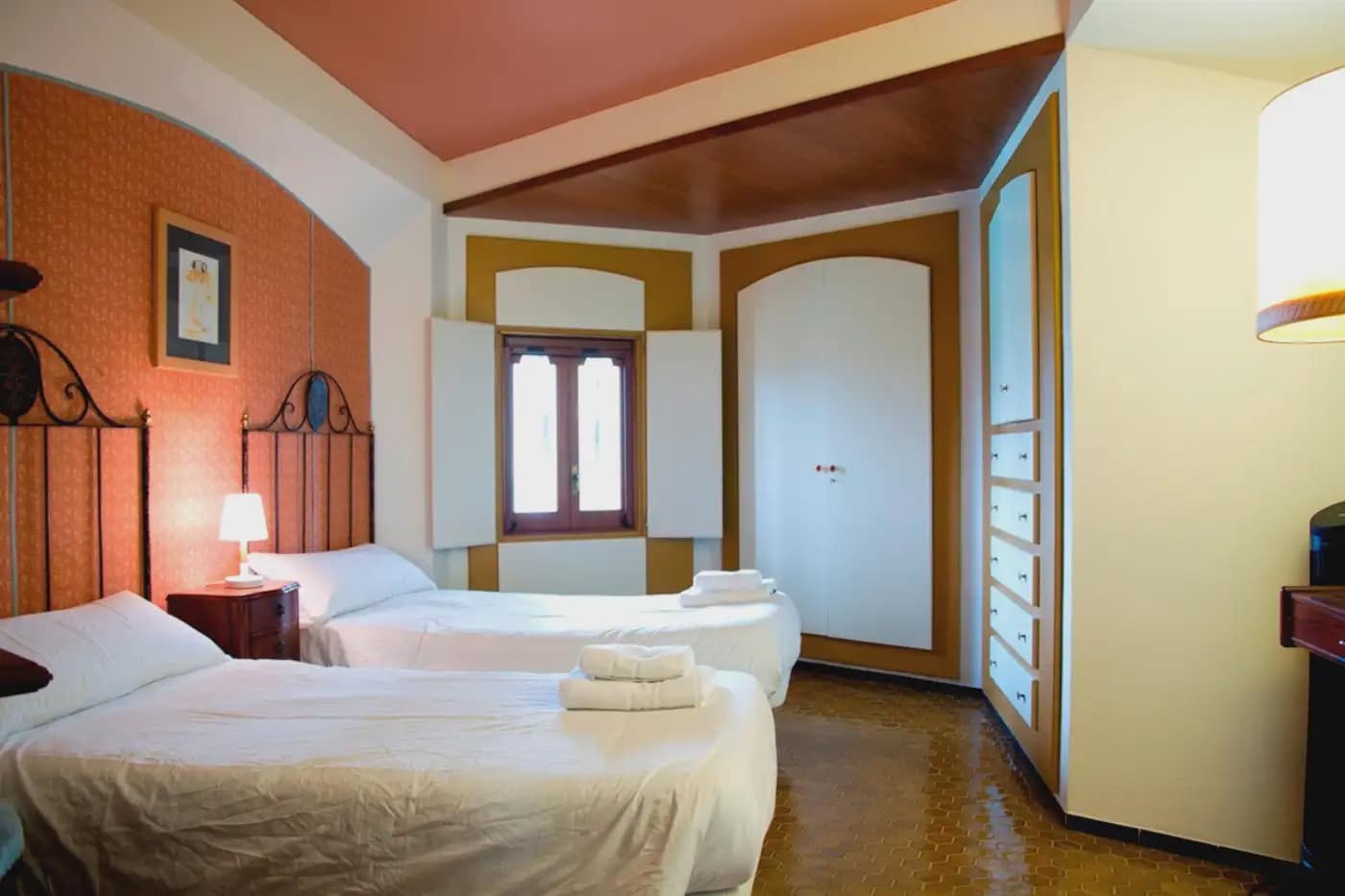 9 soverom Villa til salgs i Riudecanyes med svømmebasseng garasje - € 800 000 (Ref: 9801403)