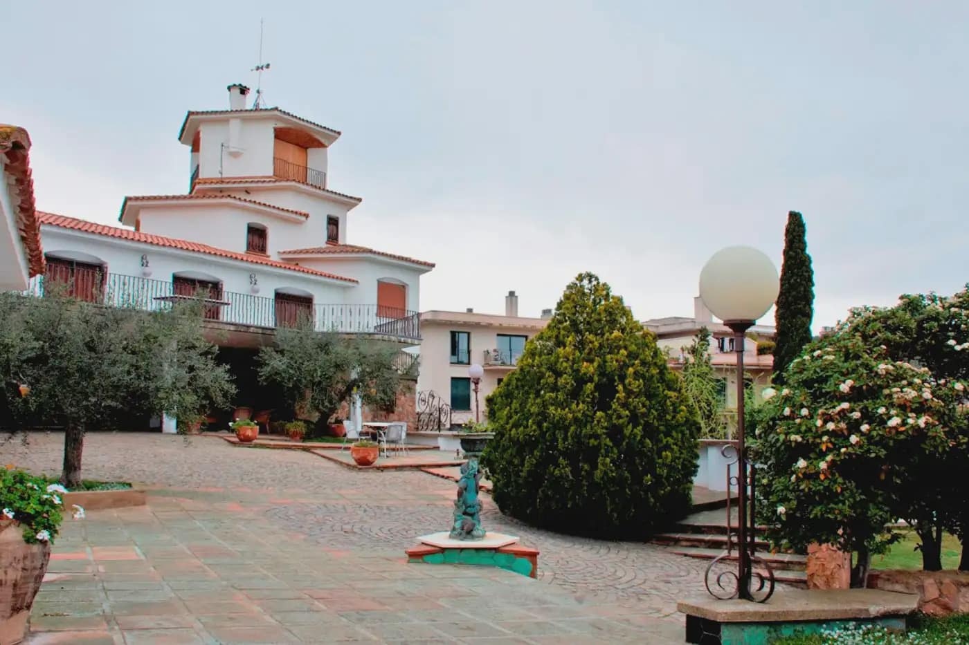 9 soverom Villa til salgs i Riudecanyes med svømmebasseng garasje - € 800 000 (Ref: 9801403)