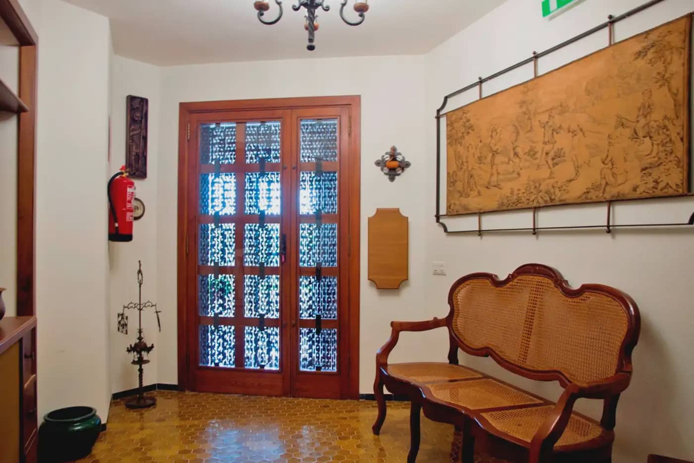 9 soverom Villa til salgs i Riudecanyes med svømmebasseng garasje - € 800 000 (Ref: 9801403)