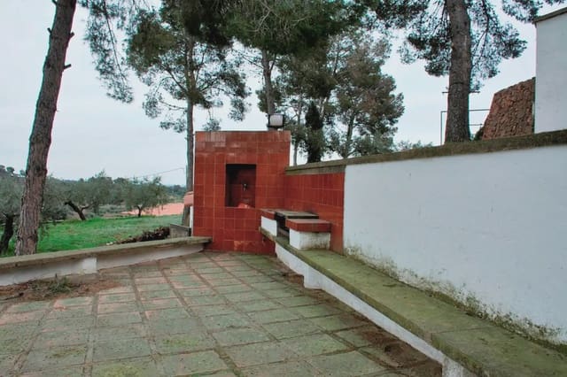 9 soverom Villa til salgs i Riudecanyes med svømmebasseng garasje - € 800 000 (Ref: 9801403)