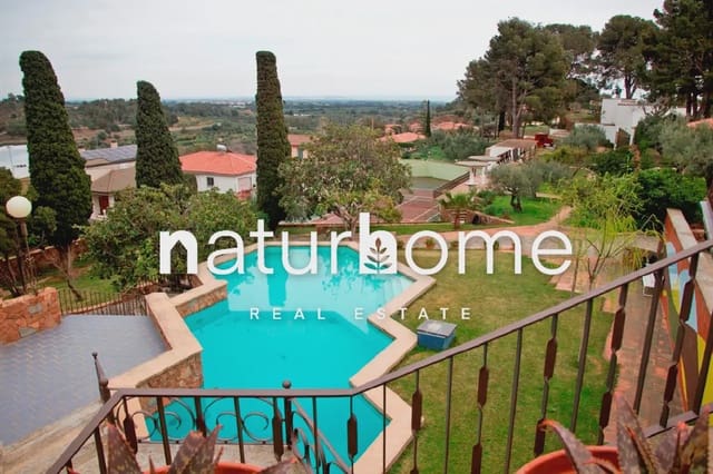 9 soverom Villa til salgs i Riudecanyes med svømmebasseng garasje - € 800 000 (Ref: 9801403)