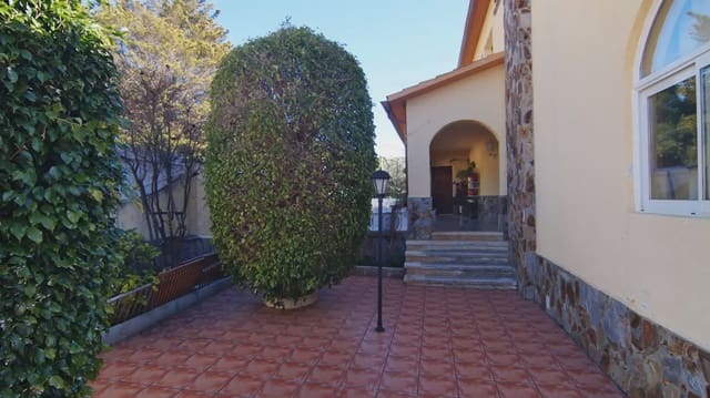 5 chambre Villa/Maison à vendre à Roda de Barà - 695 000 € (Ref: 9801404)