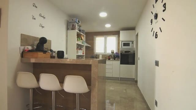 3 bedroom Finca/Country House for sale in Alcover - € 320,000 (Ref: 9946760)