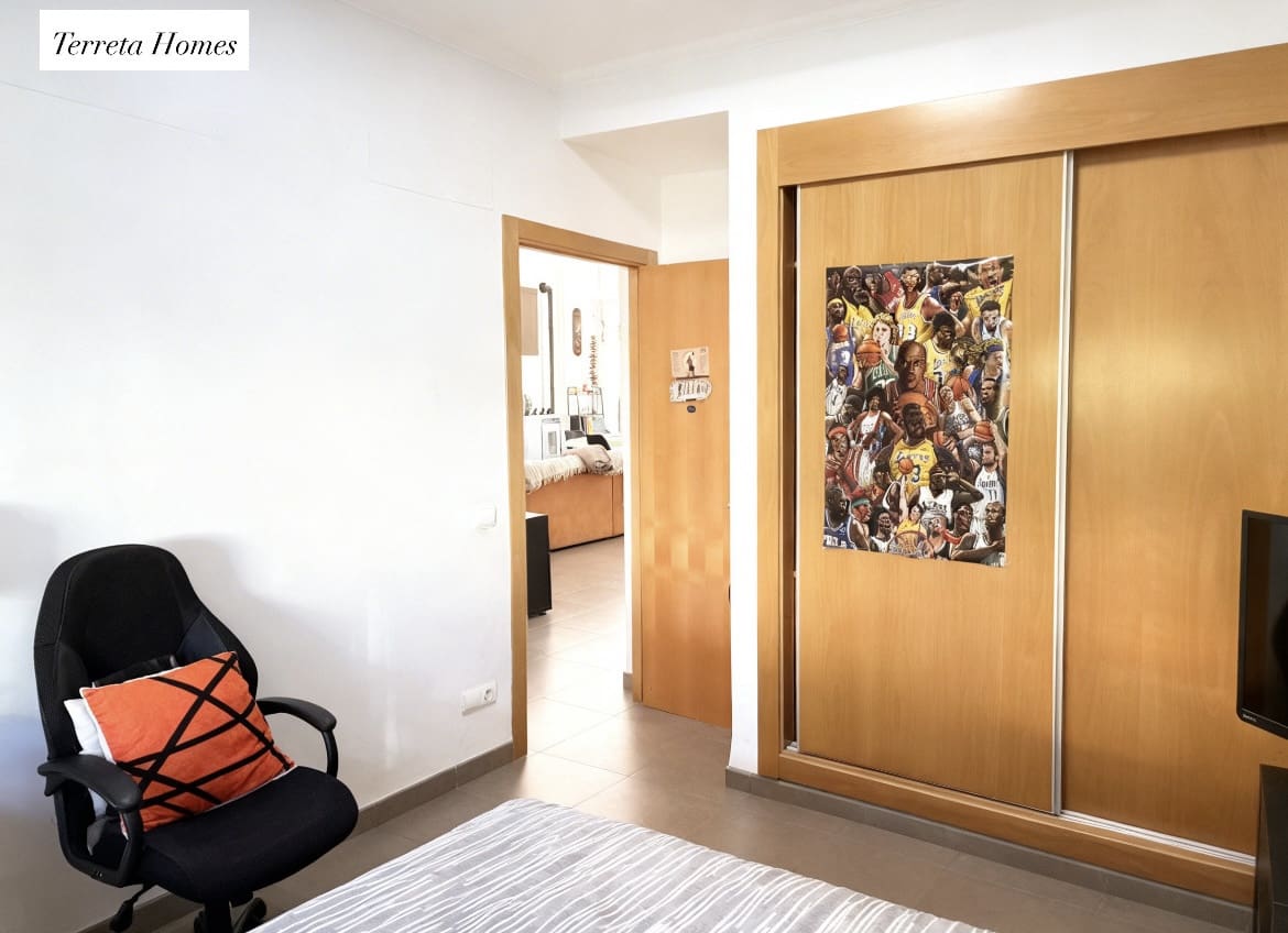 3 makuuhuone Omakotitalo myytävänä paikassa Turis mukana uima-altaan 
autotalli - 350 000 € (Ref: 9685774)